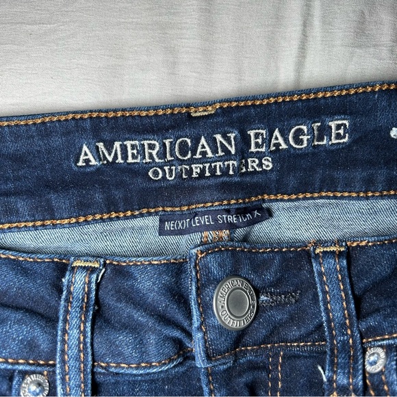 American Eagle distressed reworked dark wash denim shorts women’s size small 6 - Picture 4 of 6